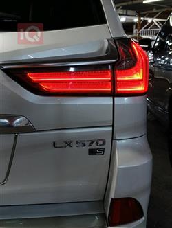 لێکزس LX